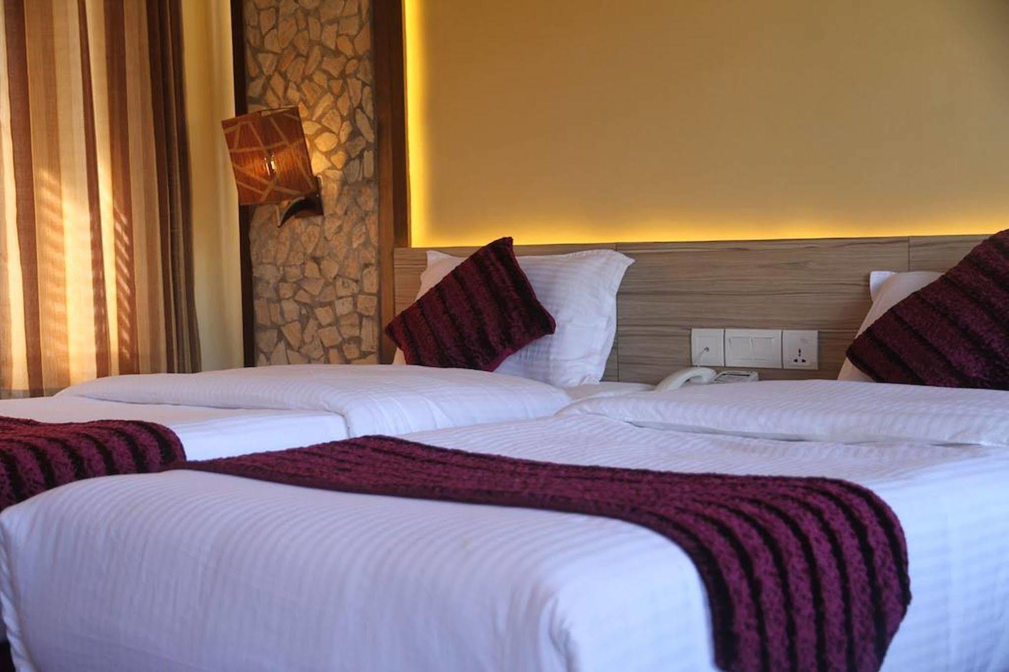 The Lakeside Retreat Resort & Spa By Best Resort Nepal Pokhara Bagian luar foto